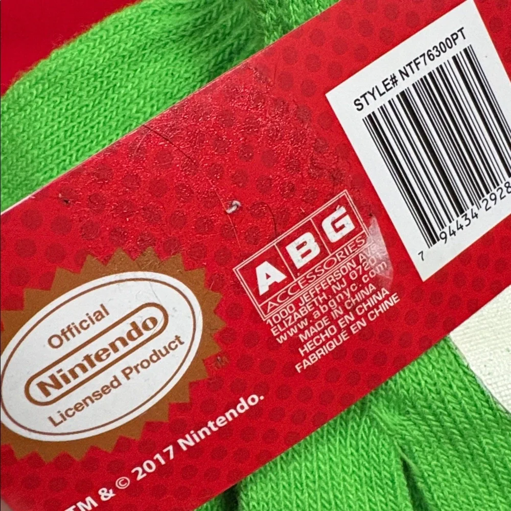 Nintendo Super Mario green Luigi gloves. NWT!